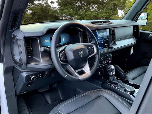 New 2025 Ford Bronco Badlands image 6