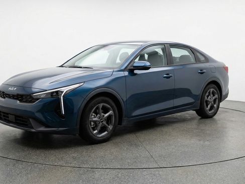 Used 2025 Kia K4 FWD image 3