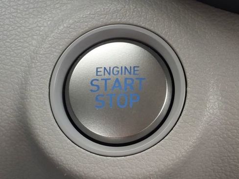 Used 2025 Hyundai Venue SEL FWD image 26