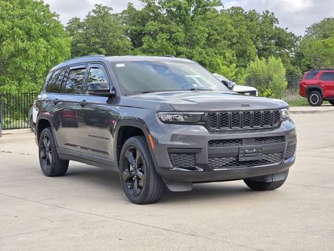 Used 2023 Jeep Grand Cherokee L Laredo image 2