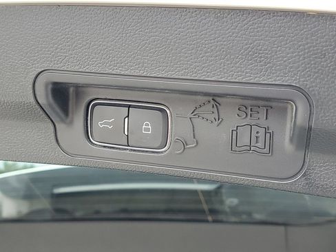 Certified 2022 Ford Explorer XLT w/ Equipment Group 202A AWD/4WD image 11