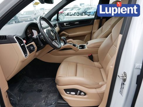 Used 2021 Porsche Cayenne Base image 12