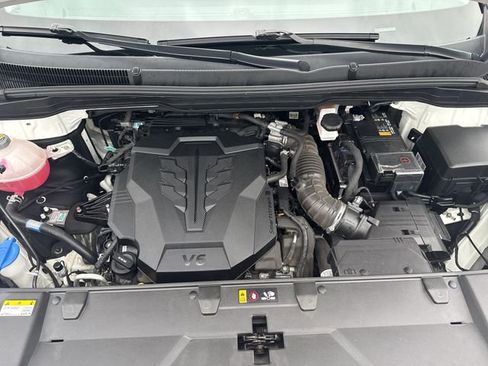 Used 2023 Kia Carnival EX image 19