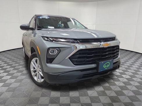 Used 2024 Chevrolet TrailBlazer LS AWD/4WD image 2