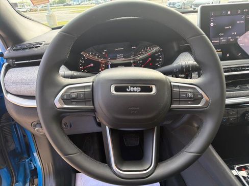 Used 2024 Jeep Compass Latitude image 17