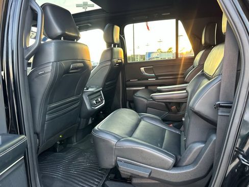 Used 2025 Ford Expedition Max Platinum w/ Stealth Appearance Package AWD/4WD image 10