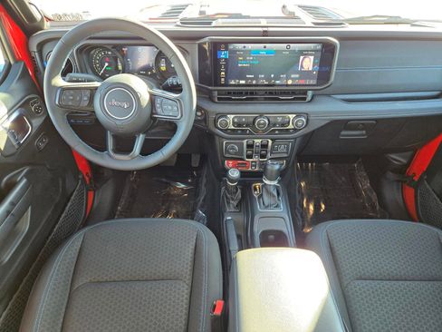 Used 2025 Jeep Wrangler Unlimited Rubicon 4xe w/ Convenience Group image 12