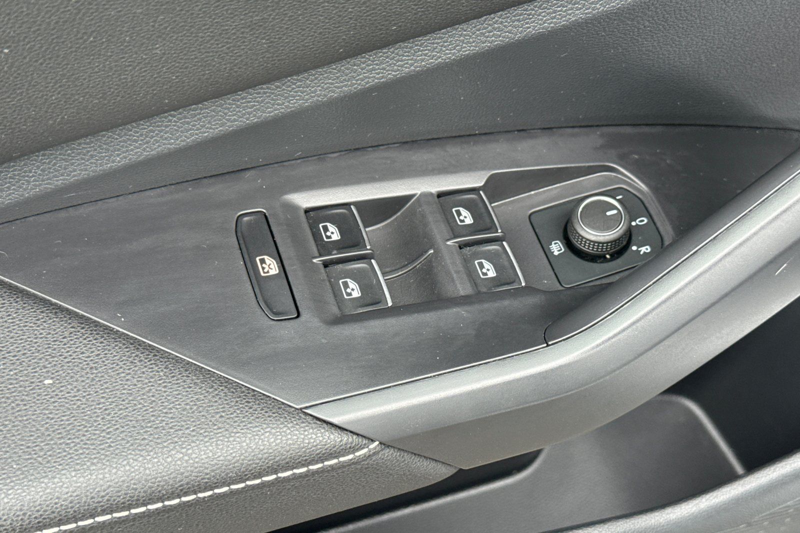 Used 2024 Volkswagen Jetta SE w/ Panoramic Sunroof Package FWD image 11