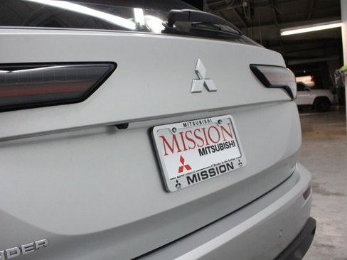 New 2026 Mitsubishi Outlander ES image 4