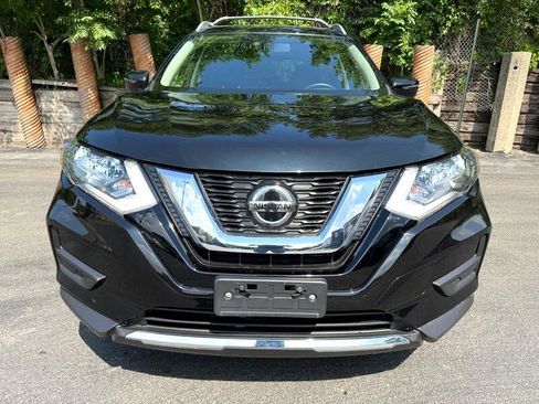 Used 2020 Nissan Rogue SV image 3
