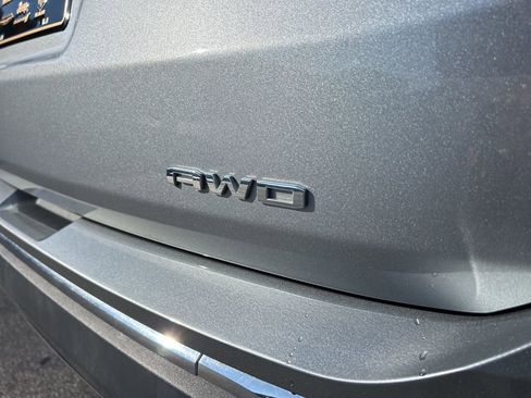 Used 2024 GMC Terrain SLT image 34