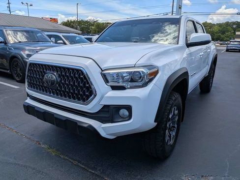 Used 2018 Toyota Tacoma TRD Off-Road AWD/4WD image 9