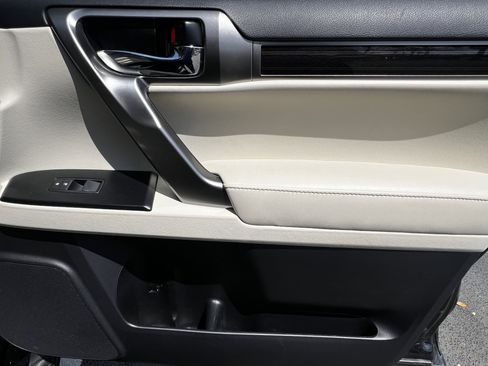 Used 2023 Lexus GX 460 Premium w/ Premium Plus Package image 41