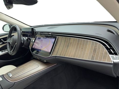 Used 2025 Mercedes-Benz E 350 Sedan image 37