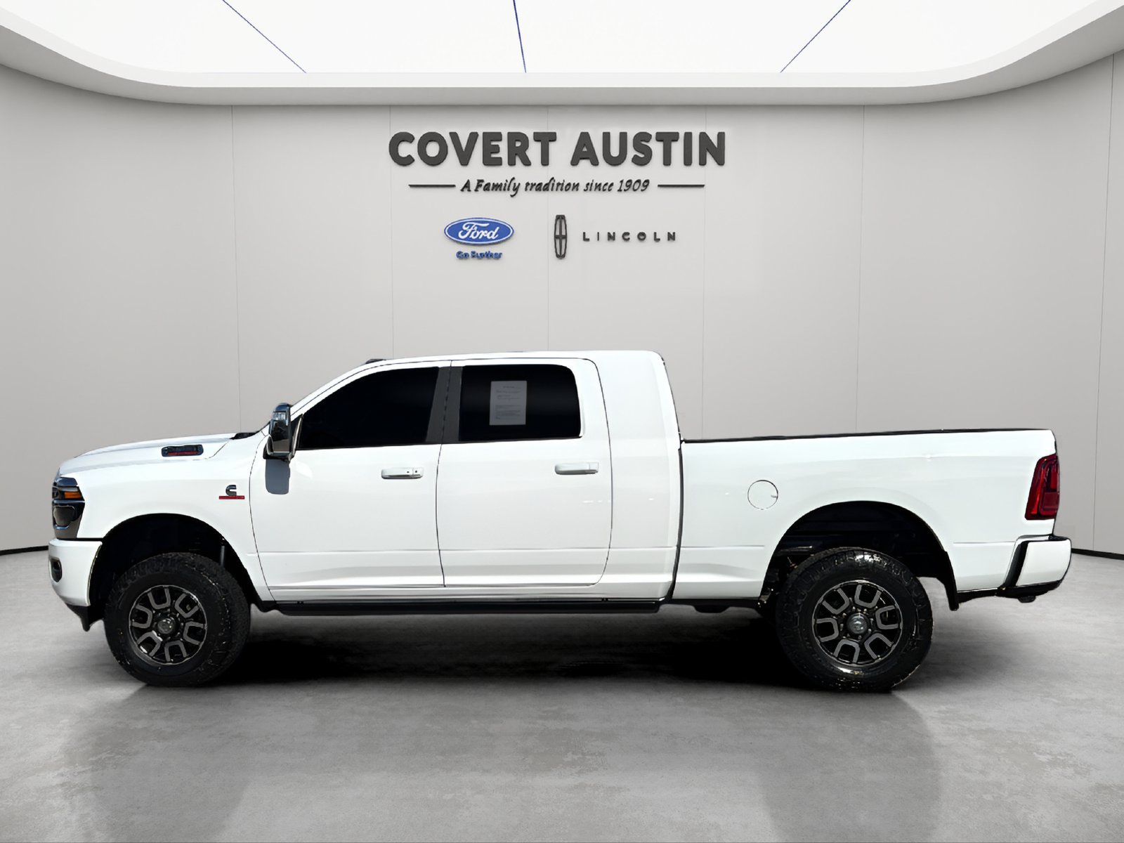 Used 2026 RAM 2500 Laramie AWD/4WD image 2