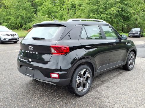 Used 2025 Hyundai Venue SEL FWD image 4