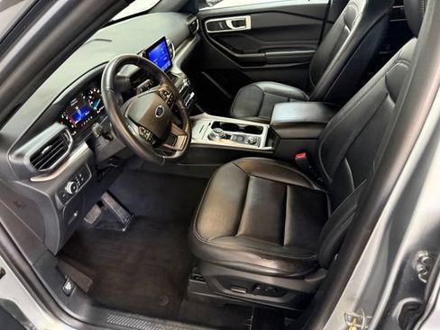 Used 2020 Ford Explorer XLT w/ Equipment Group 202A AWD/4WD image 15