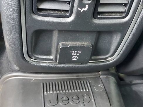 Used 2020 Jeep Grand Cherokee Altitude AWD/4WD image 12