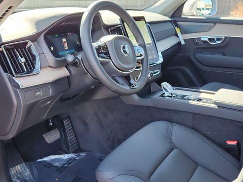 New 2026 Volvo XC90 B5 Plus w/ Protection Package image 6