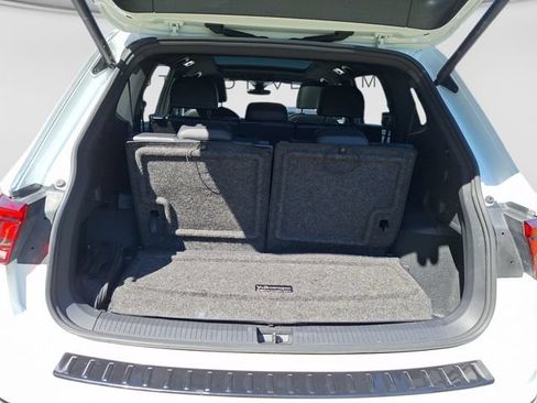 Certified 2024 Volkswagen Tiguan SE R-Line FWD image 23