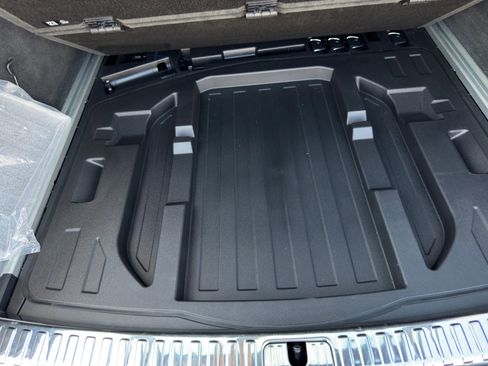 Used 2023 Audi RS 6 w/ Carbon Optic Package image 38