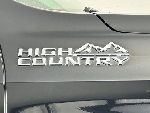 Used 2023 Chevrolet Suburban High Country w/ Premium Package image 10