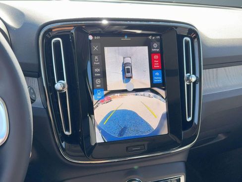 New 2026 Volvo XC40 B5 Plus w/ Climate Package image 23