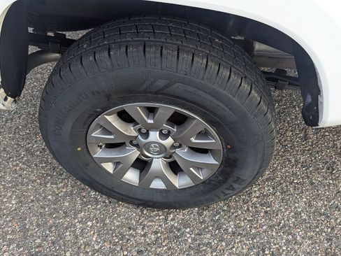 Used 2018 Toyota Tacoma SR5 image 11