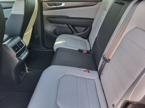 Used 2025 Volkswagen Atlas Cross Sport SEL AWD/4WD image 23