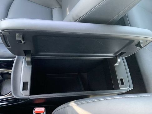 Used 2019 Toyota Prius XLE FWD image 25