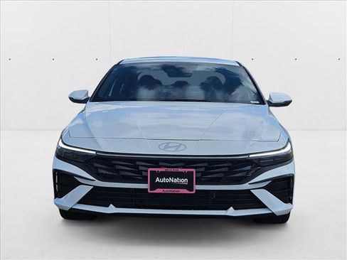 New 2025 Hyundai Elantra Limited image 6