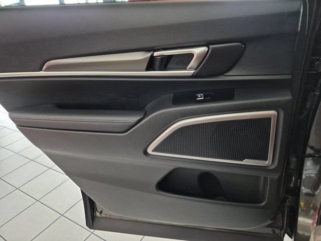 Used 2025 Kia Telluride S FWD image 27