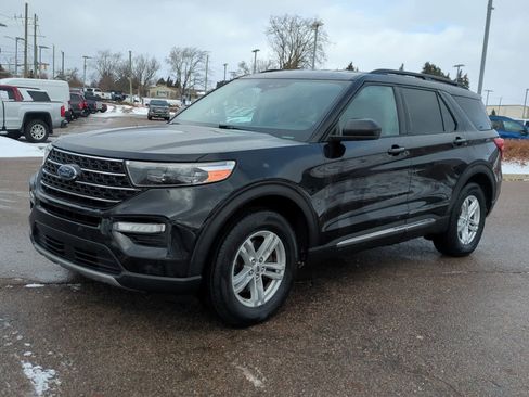 Used 2020 Ford Explorer XLT w/ Equipment Group 202A image 4