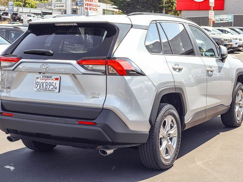 Used 2025 Toyota RAV4 XLE AWD/4WD image 19