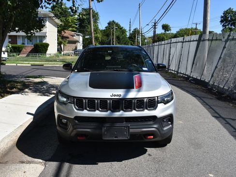 Used 2025 Jeep Compass Trailhawk AWD/4WD image 3