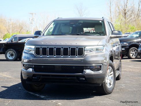 Used 2024 Jeep Wagoneer 4WD w/ HD Trailer Tow Package image 8