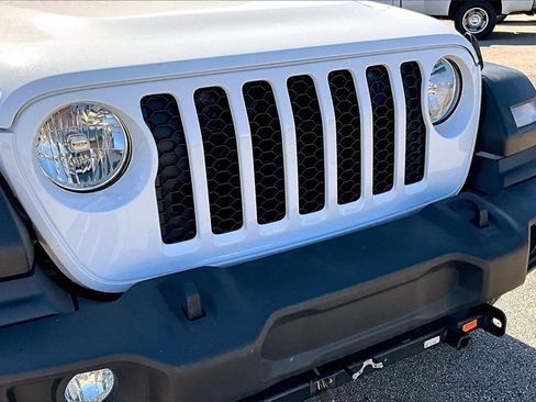 Used 2020 Jeep Gladiator Sport w/ Quick Order Package 24S image 27