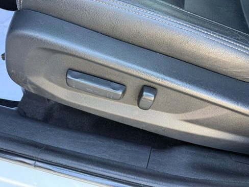 Used 2020 Honda HR-V Touring image 12