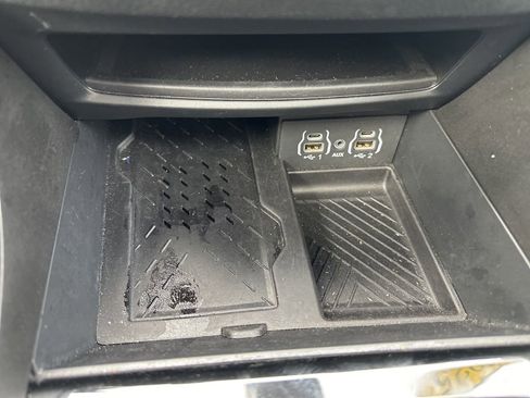 Used 2025 Chrysler Pacifica Limited image 12