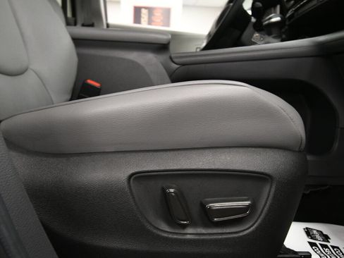 Used 2024 Toyota Sienna XLE FWD image 29