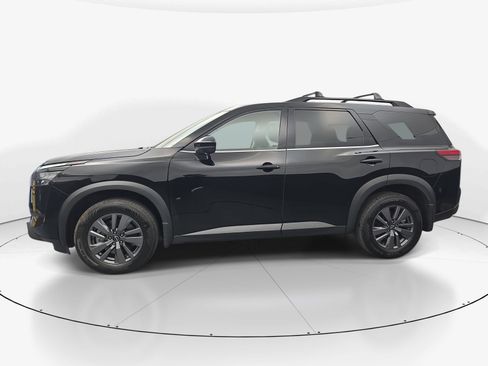 Used 2024 Nissan Pathfinder SV w/ SV Premium Package image 4