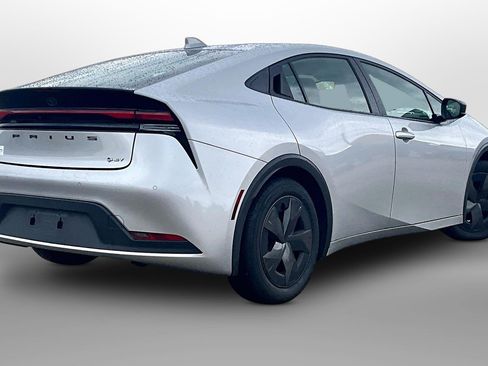 Used 2025 Toyota Prius LE FWD image 11