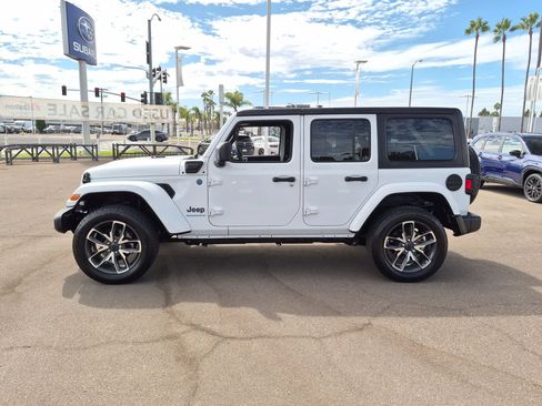 Used 2024 Jeep Wrangler Unlimited AWD/4WD image 4