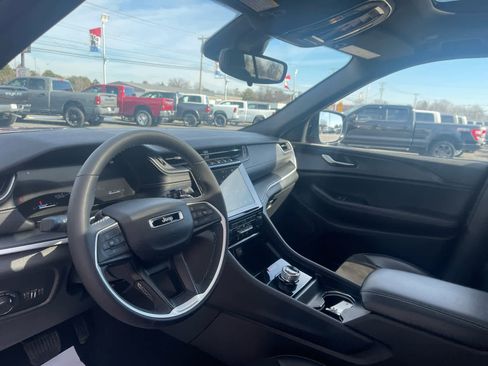 Used 2024 Jeep Grand Cherokee Altitude image 21