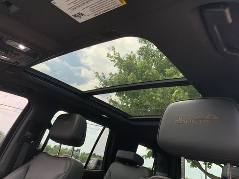 Used 2023 Chevrolet Tahoe High Country w/ Premium Package 2 AWD/4WD image 28