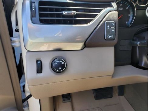 Used 2017 Chevrolet Suburban LT RWD image 22
