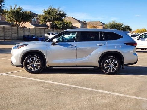 Used 2024 Toyota Highlander XLE image 12