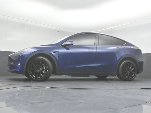 Used 2022 Tesla Model Y Long Range image 31