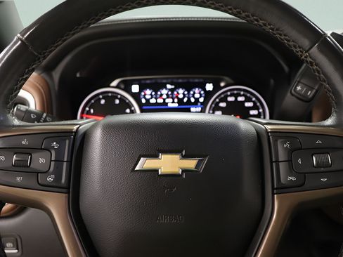 Used 2022 Chevrolet Silverado 2500 High Country w/ Z71 Off-Road Package AWD/4WD image 13