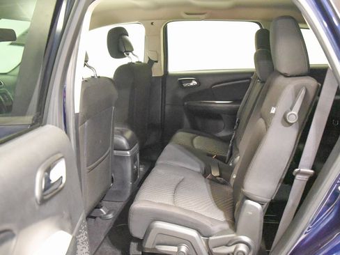 Used 2019 Dodge Journey SE image 4